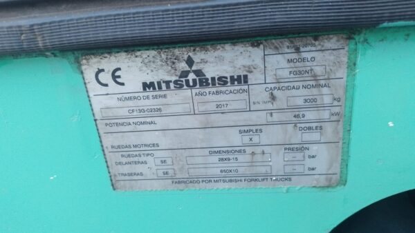 Carretilla Mitsubishi GLP FG30NT Placa